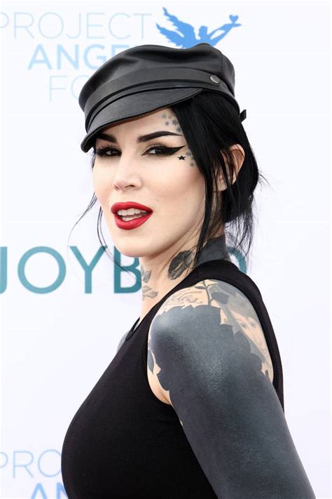 kat von d removing tattoos|Kat Von D shares how long its taken to black out all of。